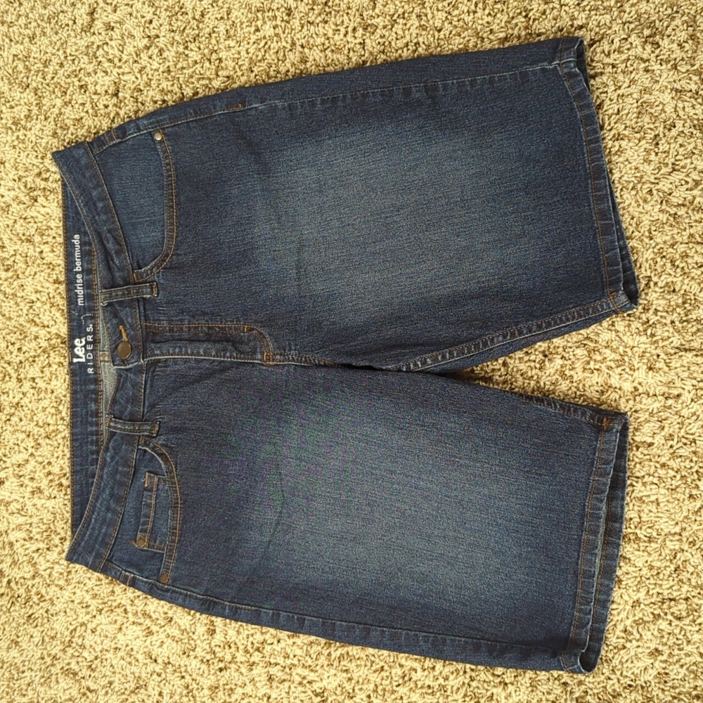 Lee Riders Midrise Bermuda Size 10/M Denim Faded Blue Jeans Shorts Stretch